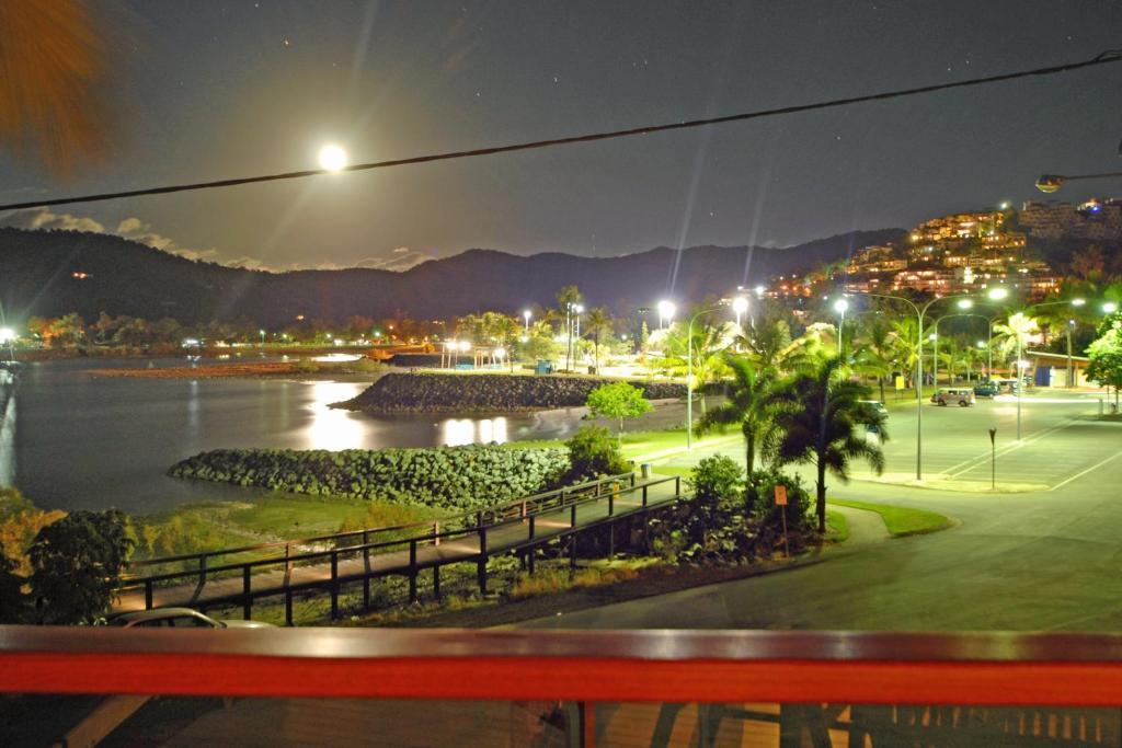 Airlie Waterfront Bed & Breakfast Airlie Beach Exterior photo