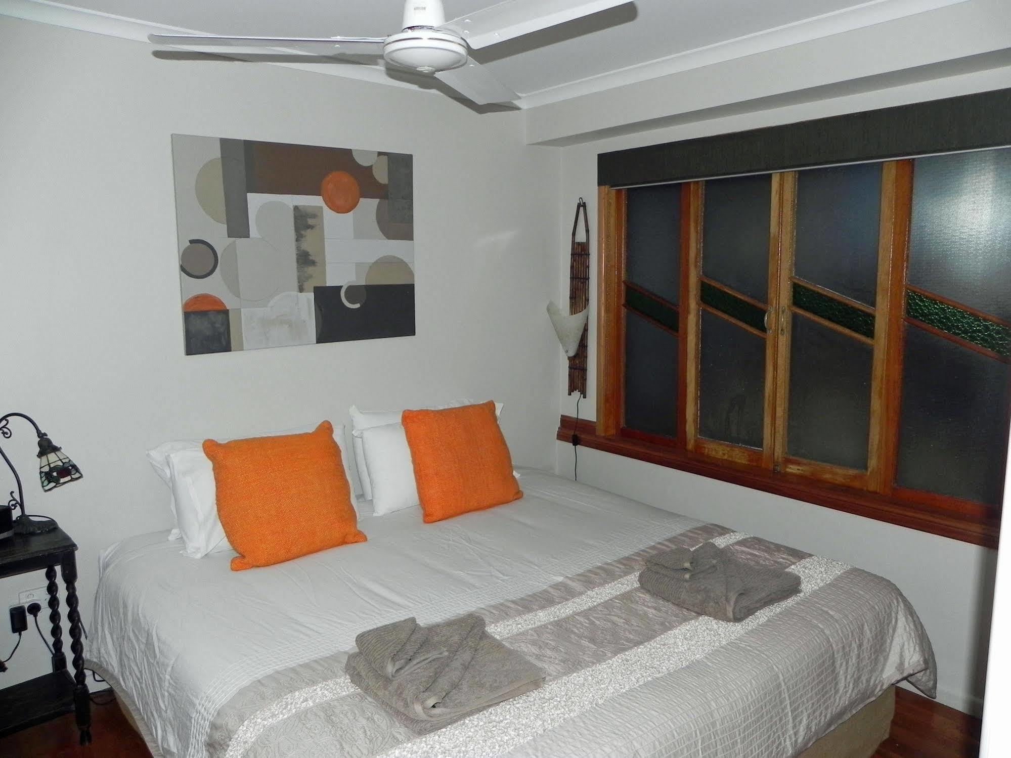 Airlie Waterfront Bed & Breakfast Airlie Beach Exterior photo