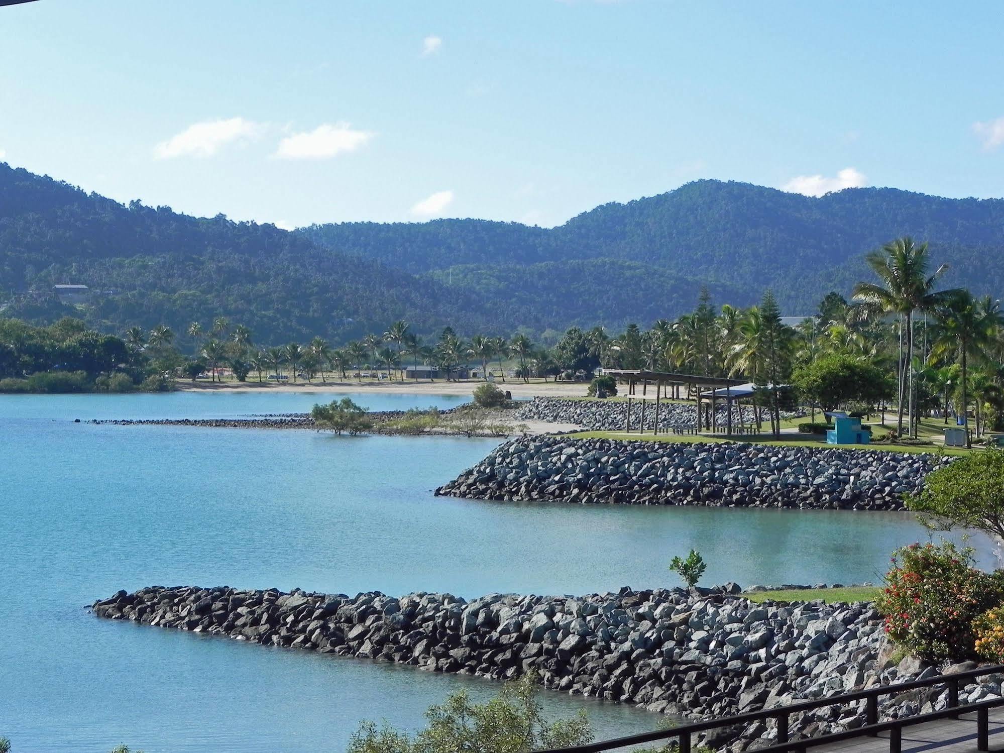 Airlie Waterfront Bed & Breakfast Airlie Beach Exterior photo