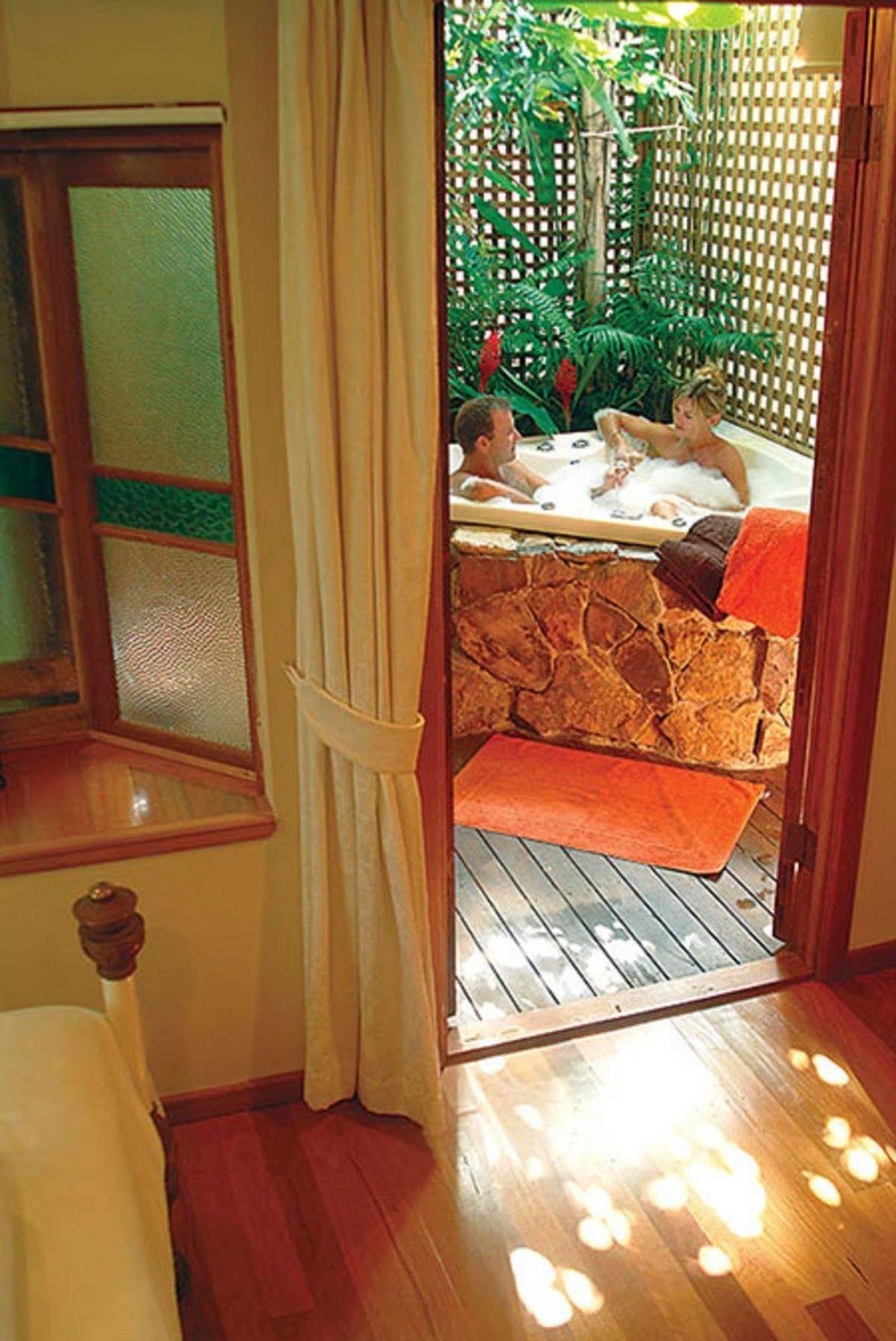 Airlie Waterfront Bed & Breakfast Airlie Beach Exterior photo