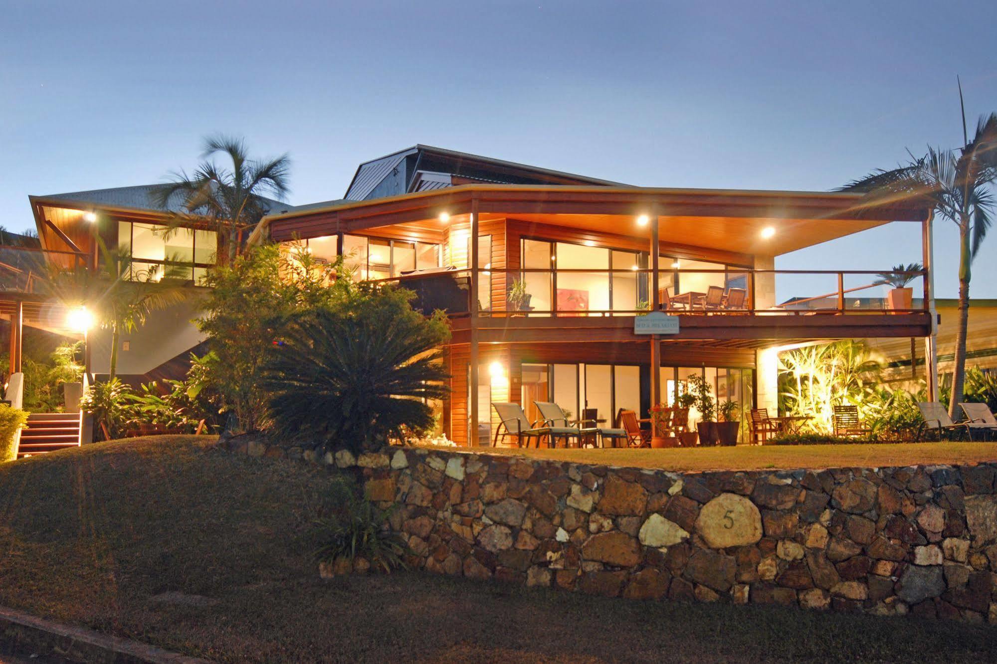 Airlie Waterfront Bed & Breakfast Airlie Beach Exterior photo